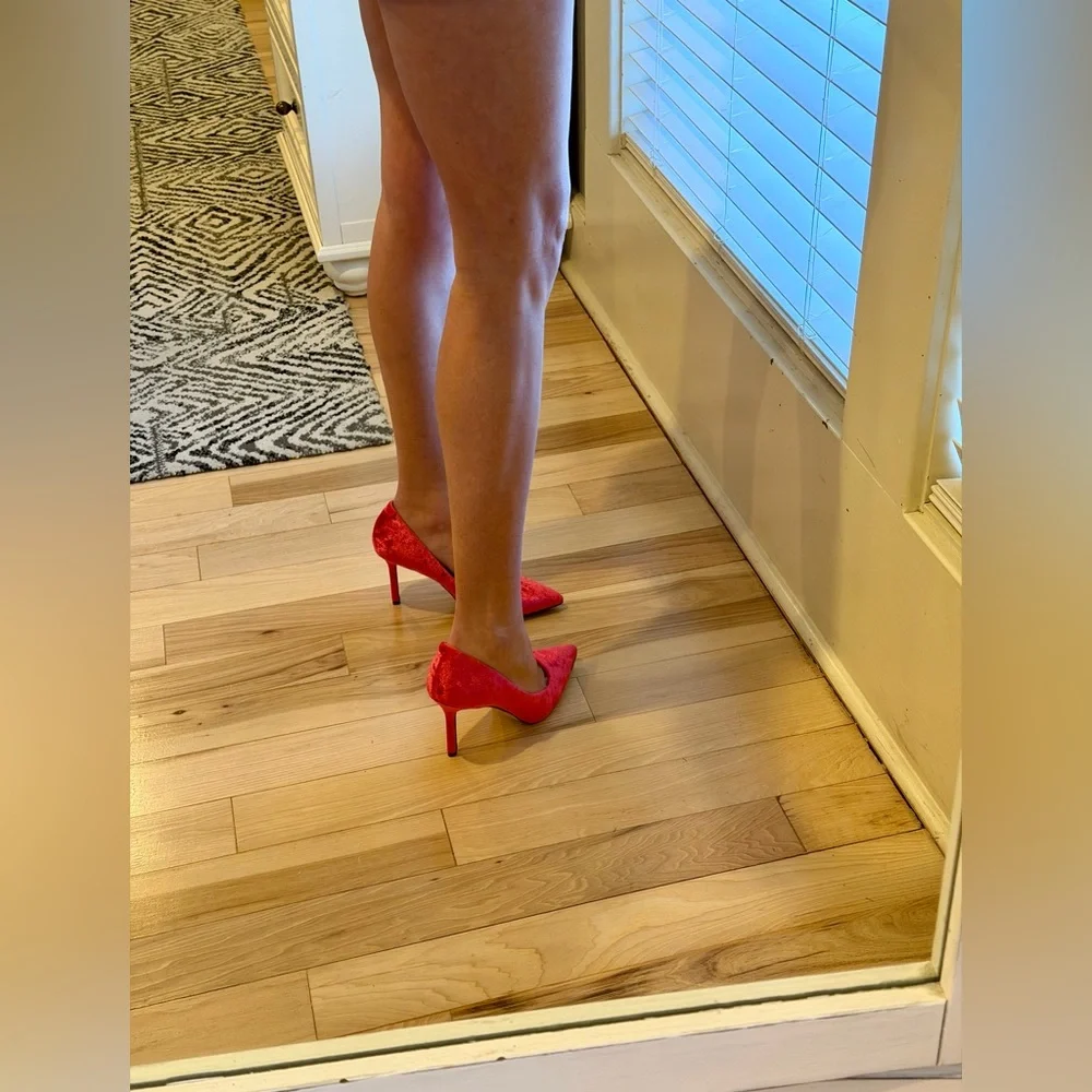 Katy Perry Sissy Velvet Pump! Vibrant pink! Size 6 - Picture 3 of 6
